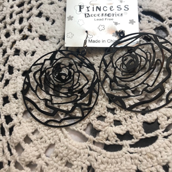 Princess Big Black Gothic Rose Flower Hoops - Picture 4 of 5